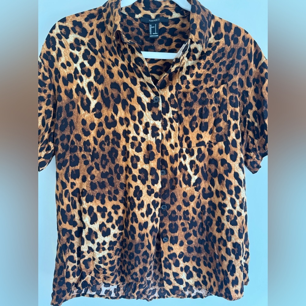 Forever 21 Leopard Print Button Up Blouse | Short Sleeve Animal Print Top | S - Picture 4 of 6